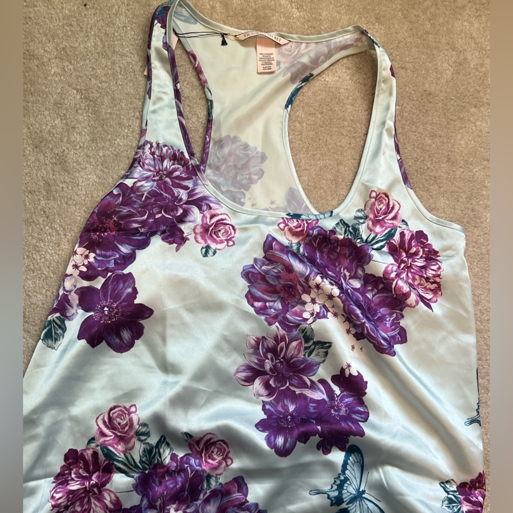 Victoria’s secret Satin Tank. *See last pic of minor snag* NWT